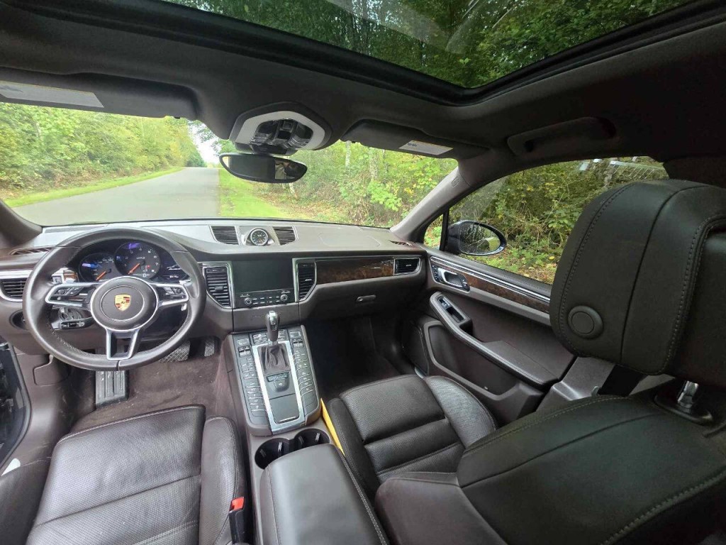 2017 Porsche Macan Image 3