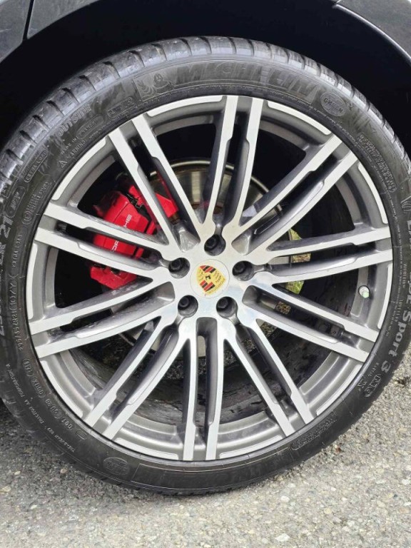 2017 Porsche Macan Image 9