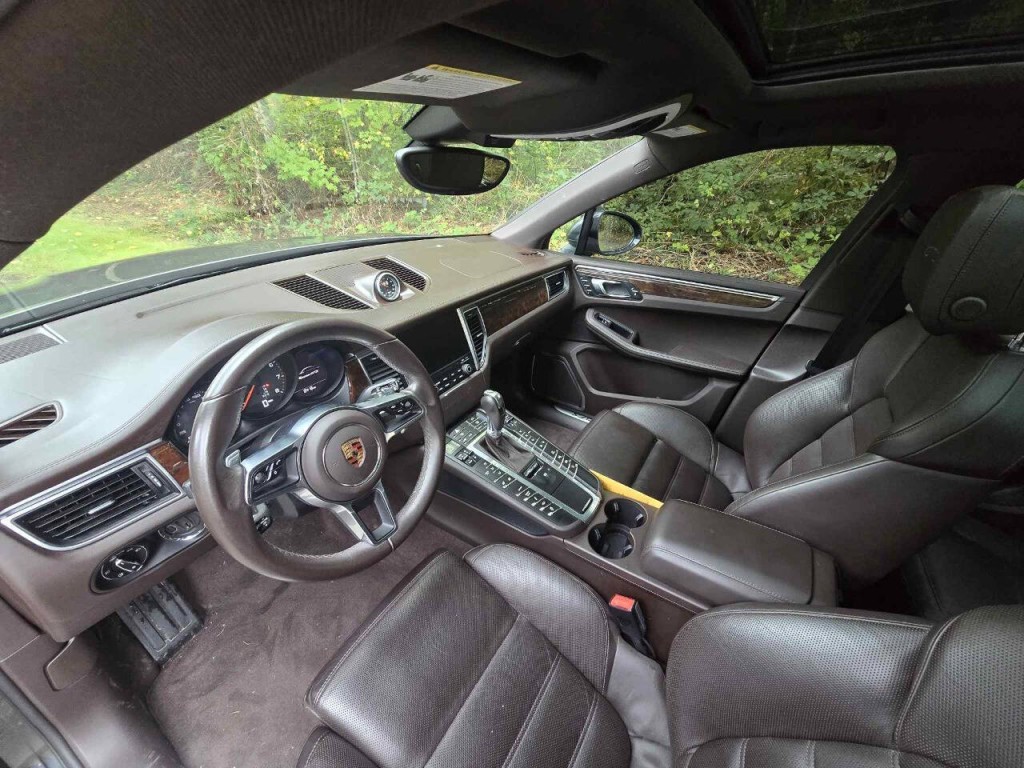 2017 Porsche Macan Image 10