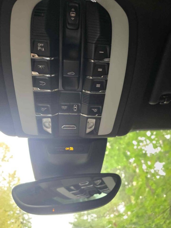 2017 Porsche Macan Image 12