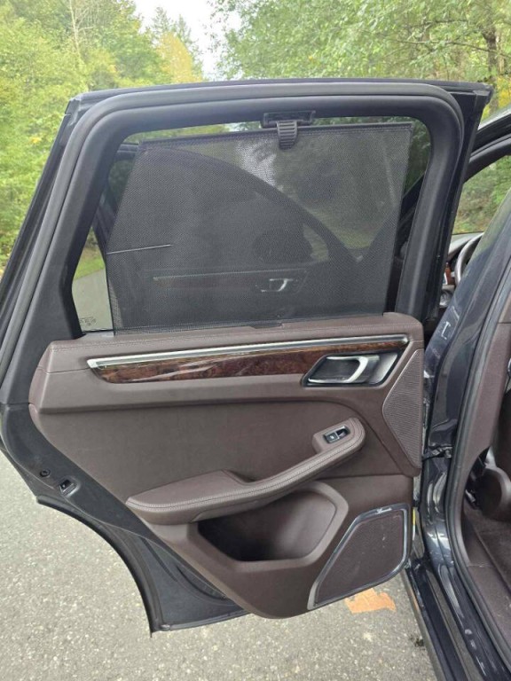 2017 Porsche Macan Image 18