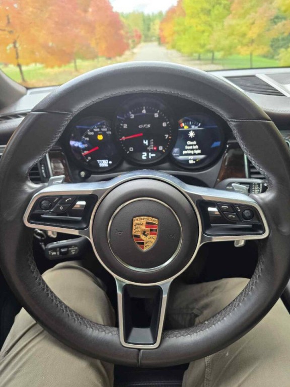 2017 Porsche Macan Image 19