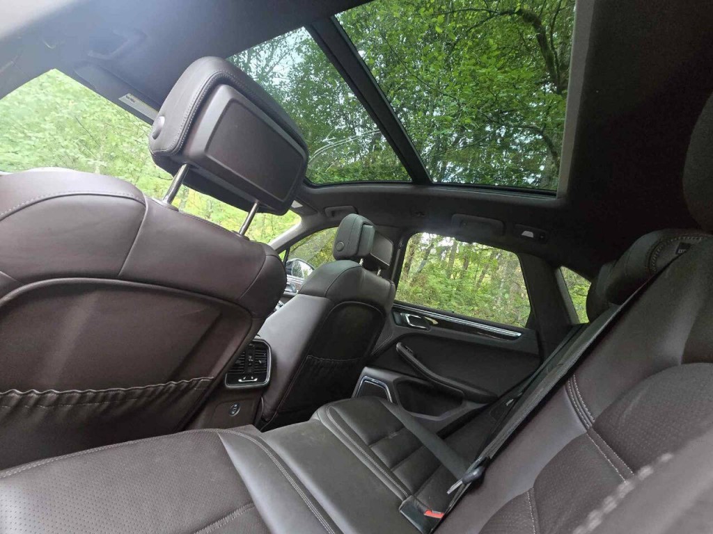 2017 Porsche Macan Image 24