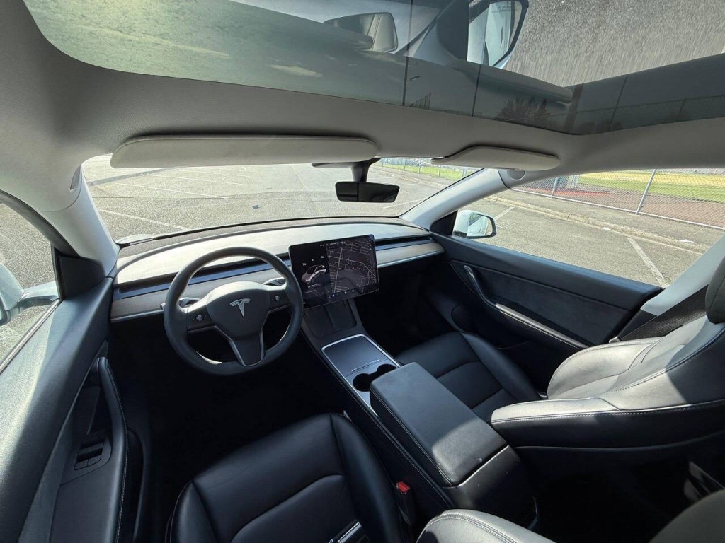 2021 Tesla Model Y Image 3