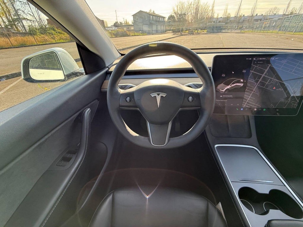 2021 Tesla Model Y Image 16