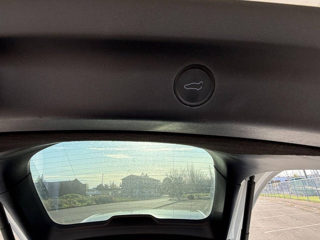 2021 Tesla Model Y Image 17