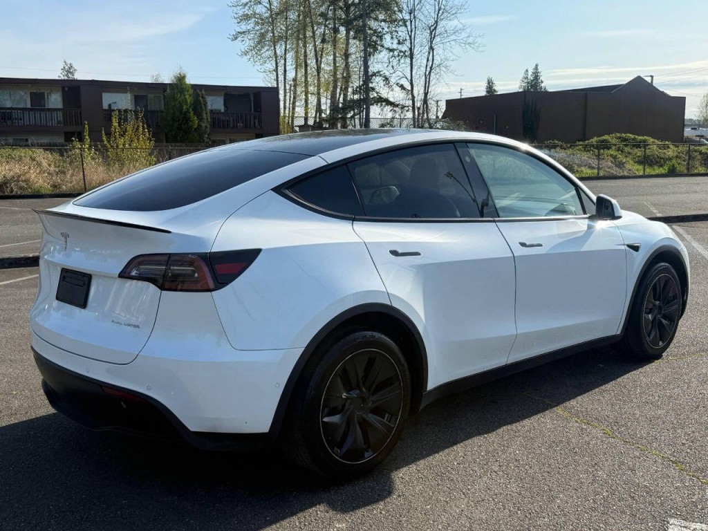 2021 Tesla Model Y Image 23