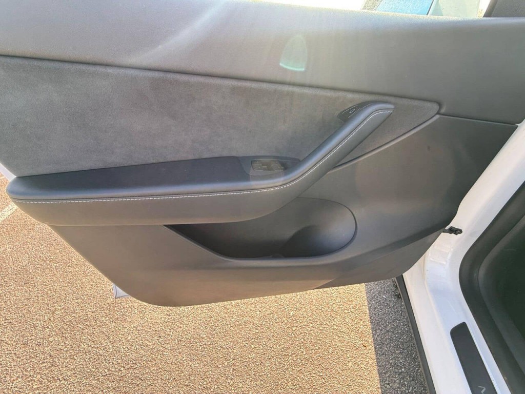 2021 Tesla Model Y Image 26