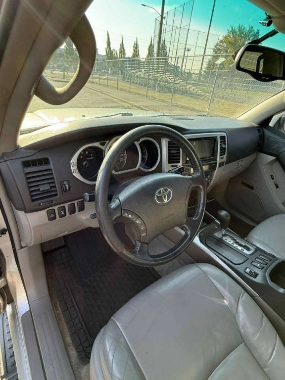 2003 Toyota 4Runner Image 28