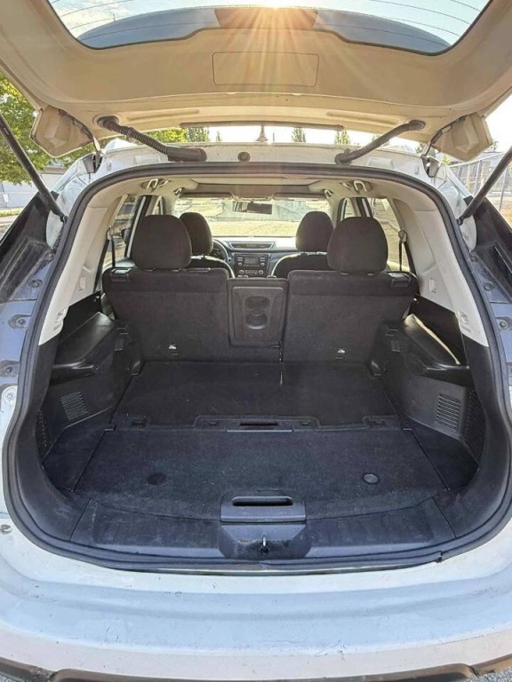 2015 Nissan Rogue Image 16