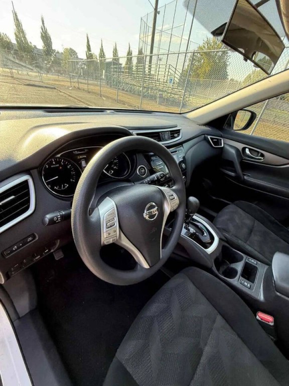 2015 Nissan Rogue Image 25