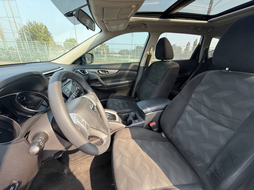 2015 Nissan Rogue Image 16