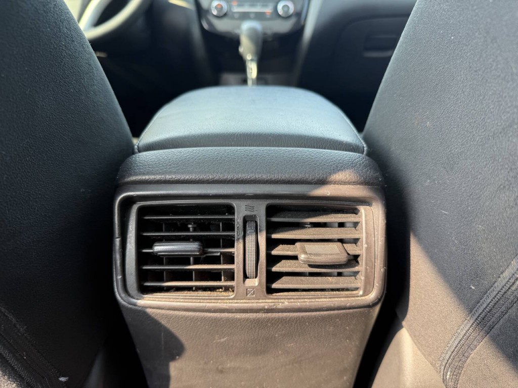 2015 Nissan Rogue Image 21