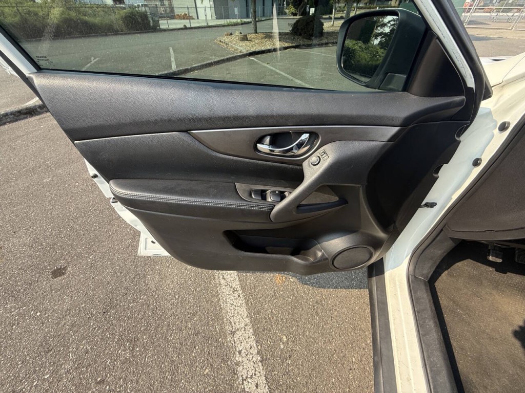 2015 Nissan Rogue Image 23