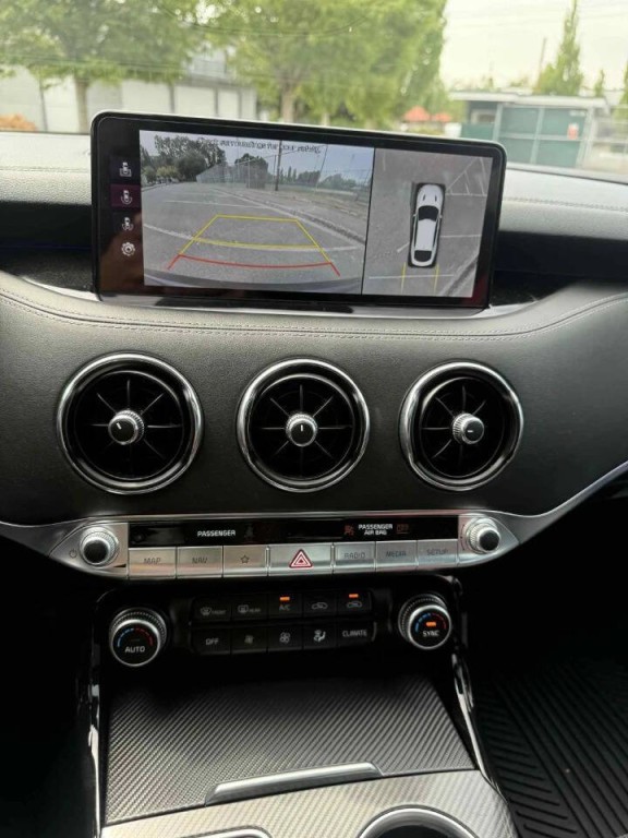 2022 Kia Stinger Image 2