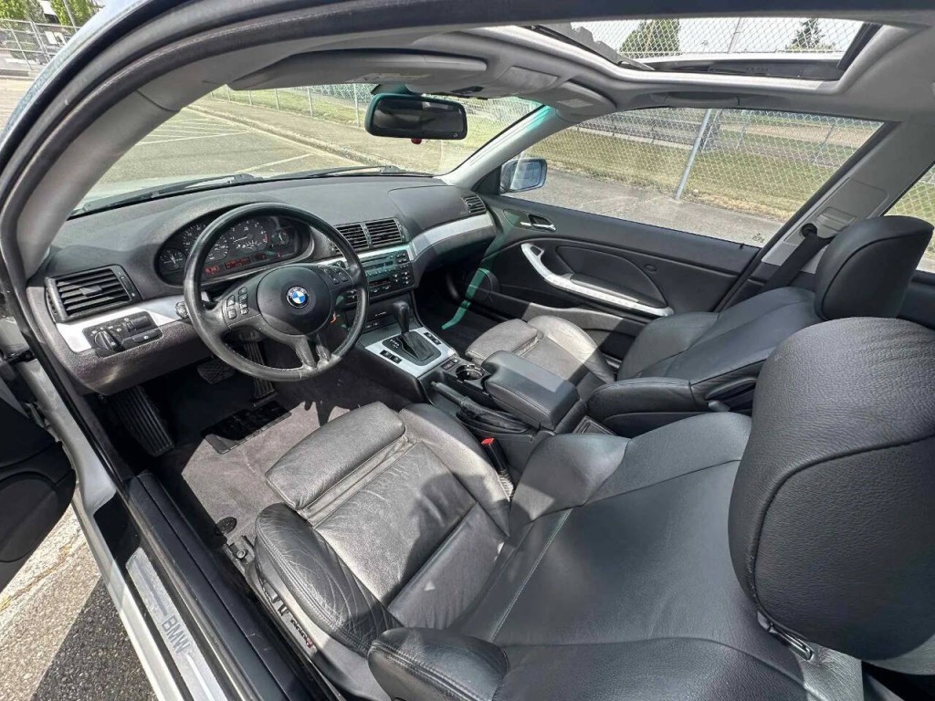 2004 BMW 3 Series Image 2