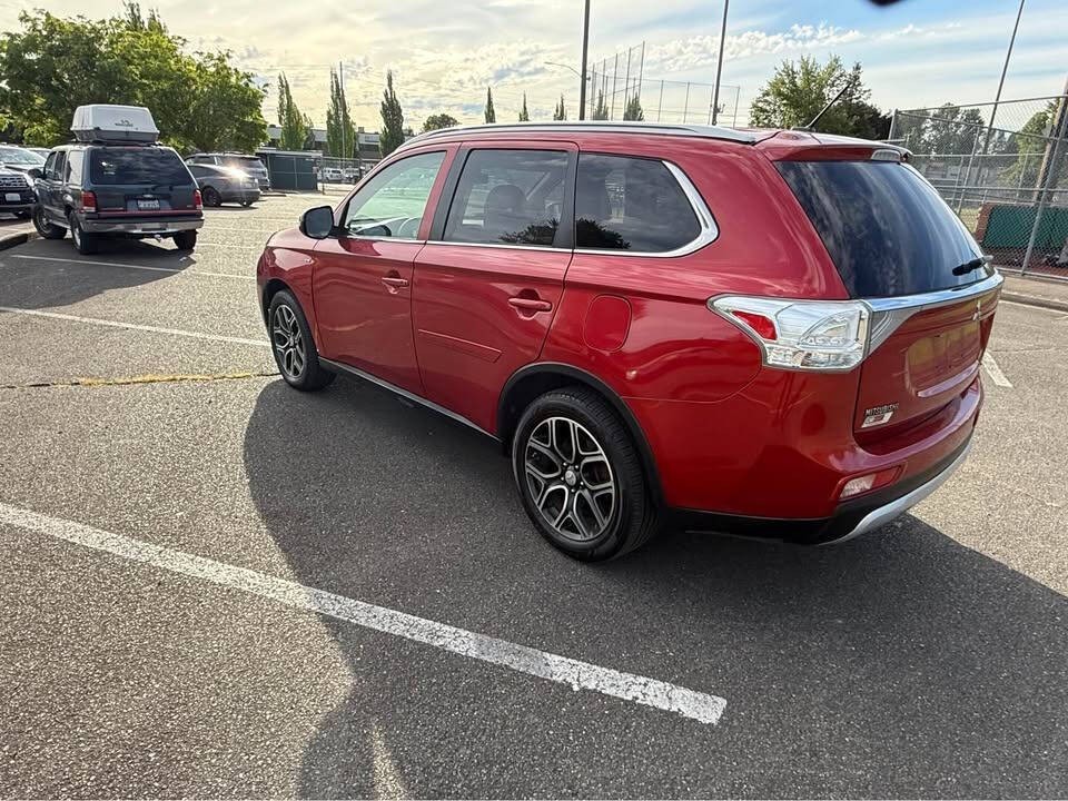 2015 Mitsubishi Outlander Image 6