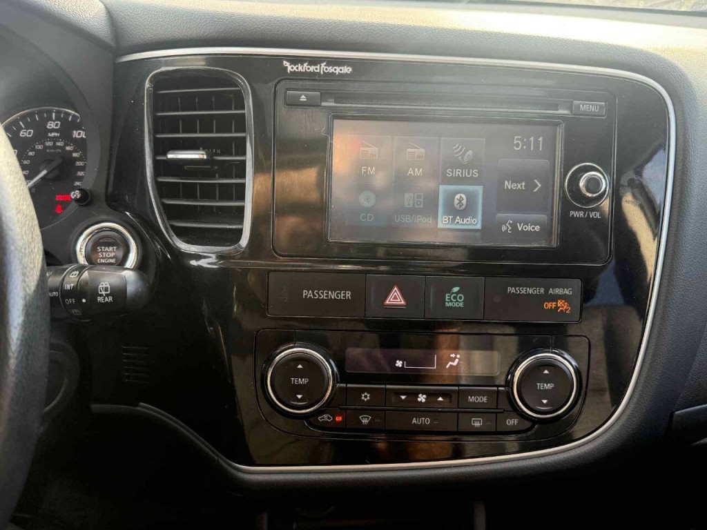 2015 Mitsubishi Outlander Image 9