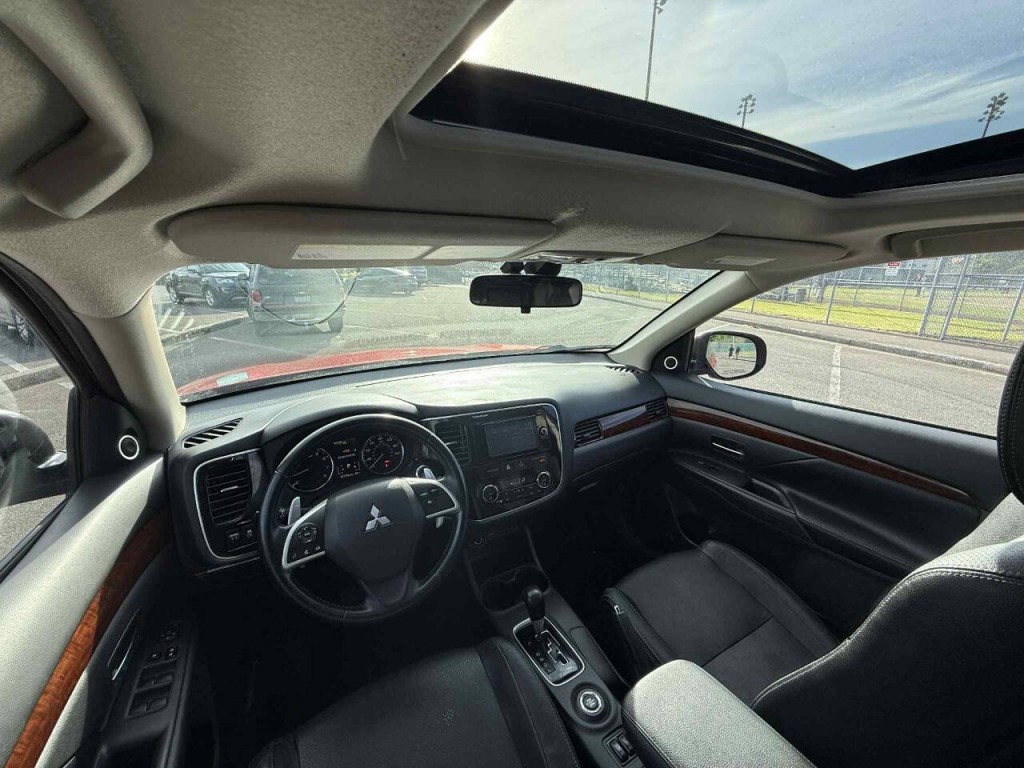 2015 Mitsubishi Outlander Image 10