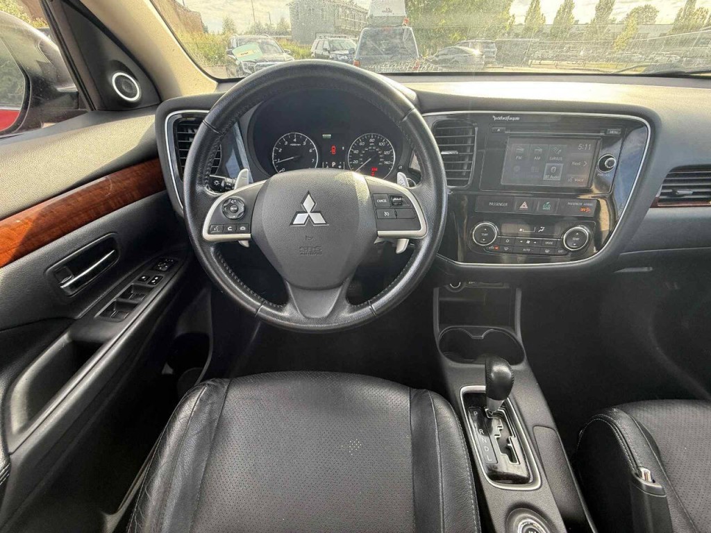 2015 Mitsubishi Outlander Image 28