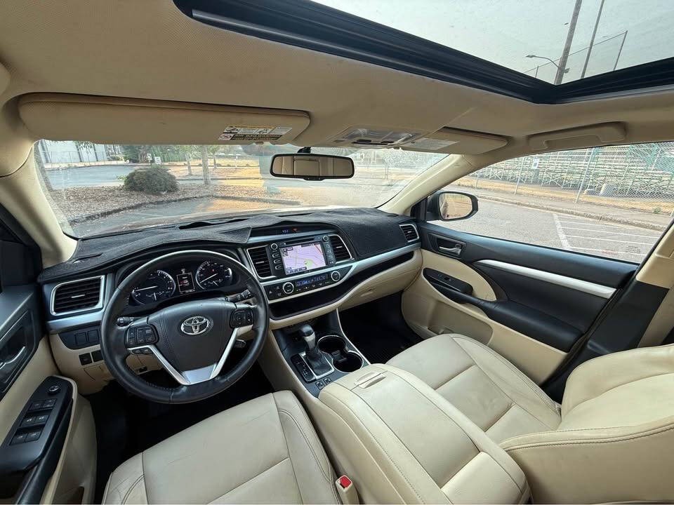2015 Toyota Highlander Image 6