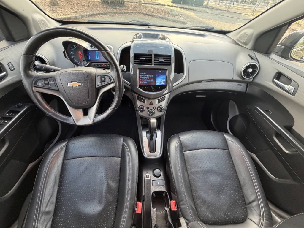 2016 Chevrolet Sonic Image 15