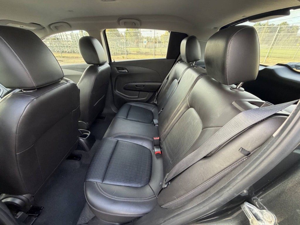 2016 Chevrolet Sonic Image 16