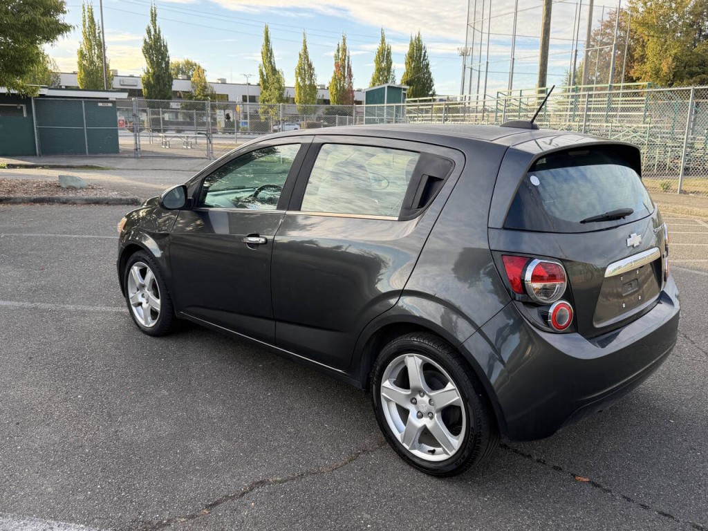 2016 Chevrolet Sonic Image 3