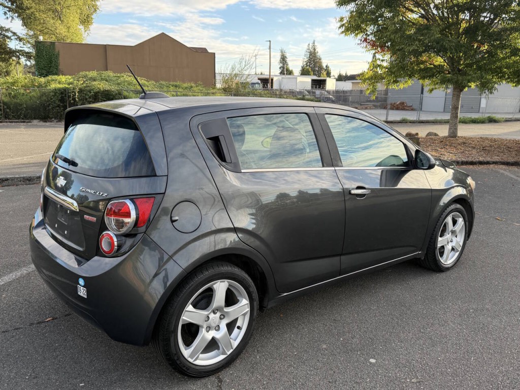 2016 Chevrolet Sonic Image 4