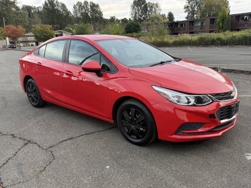 2018 Chevrolet Cruze Image 2