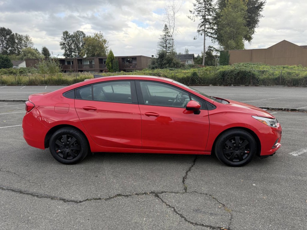 2018 Chevrolet Cruze Image 3