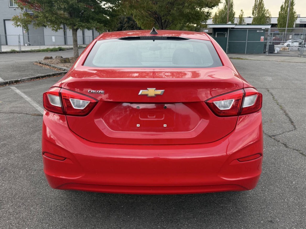 2018 Chevrolet Cruze Image 5