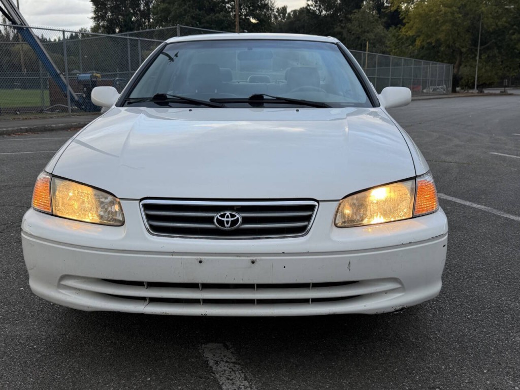 2001 Toyota Camry Image 2