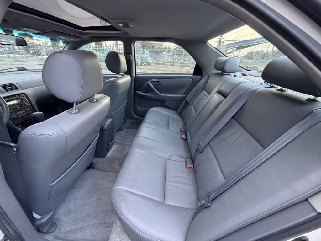 2001 Toyota Camry Image 8