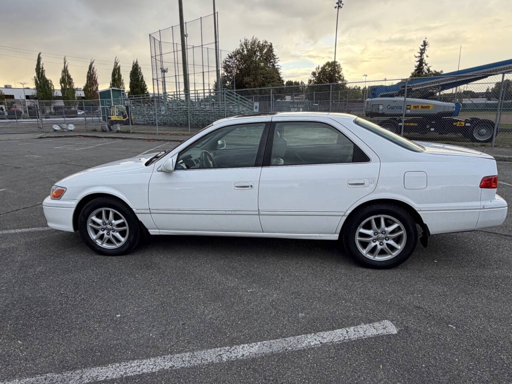 2001 Toyota Camry Image 9