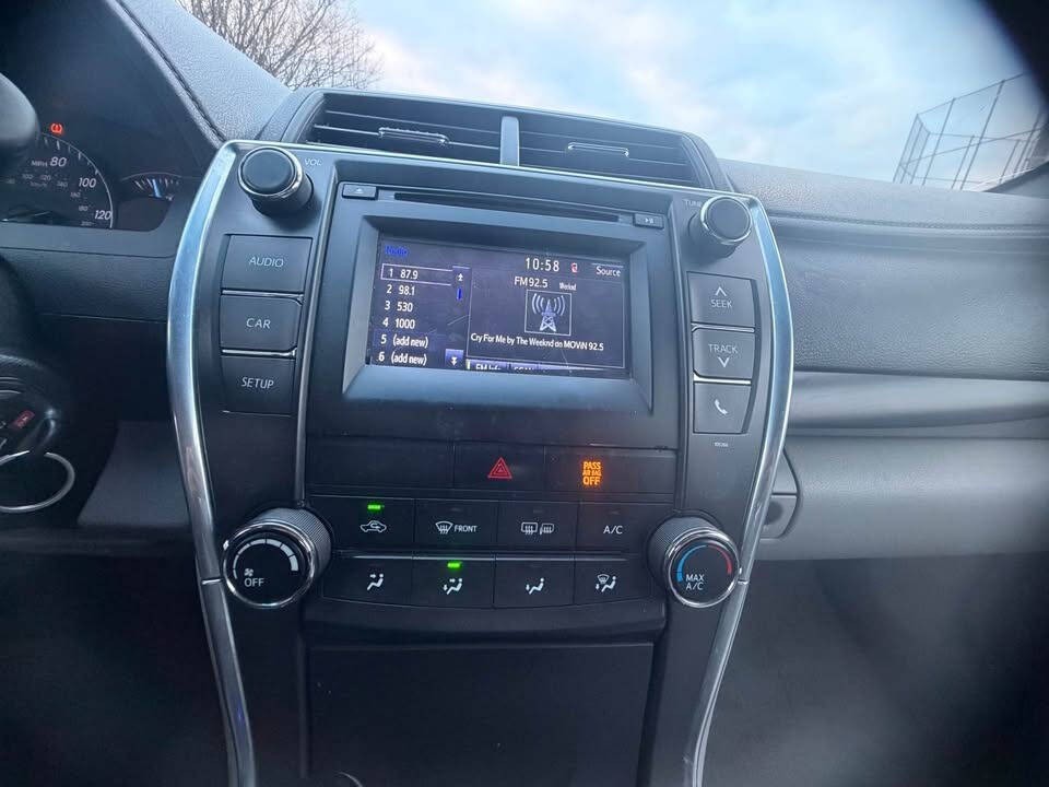 2015 Toyota Camry Image 16