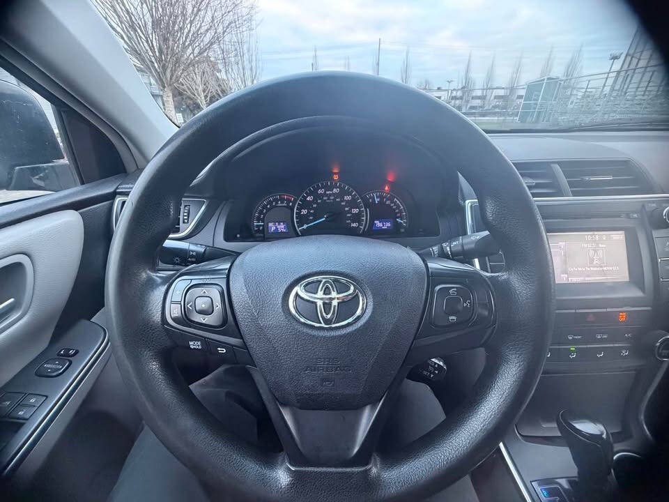 2015 Toyota Camry Image 18