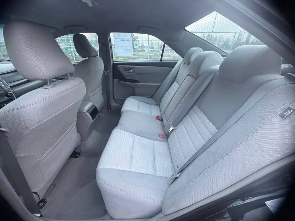 2015 Toyota Camry Image 19