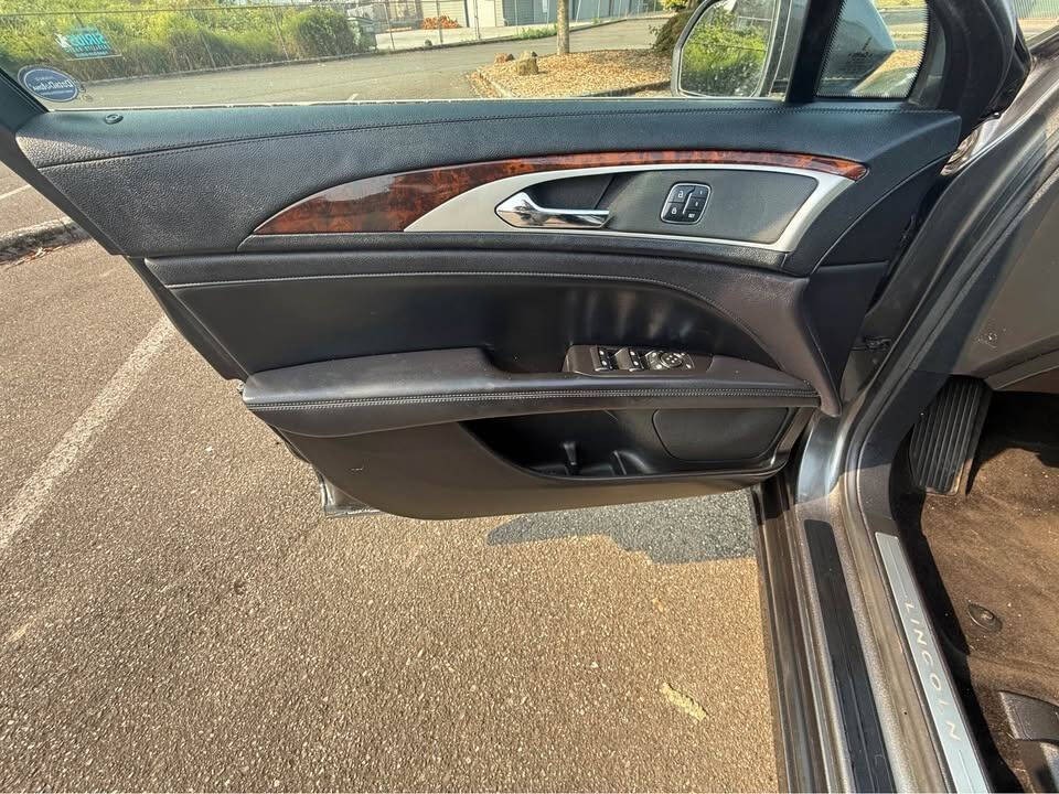 2017 Lincoln MKZ Image 16