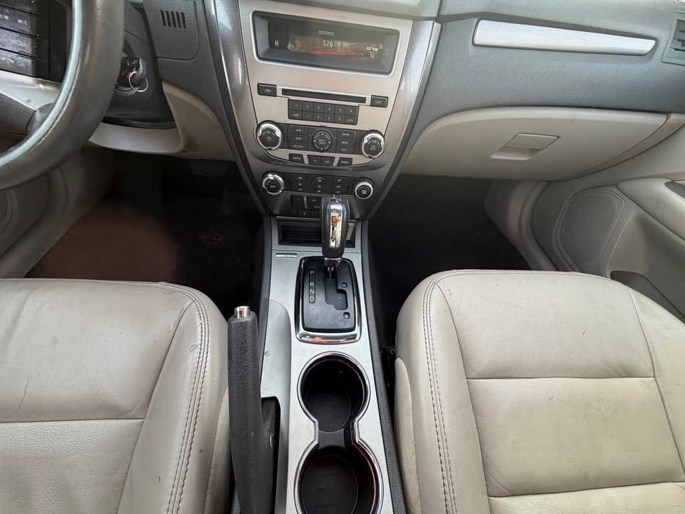 2010 Ford Fusion Image 2