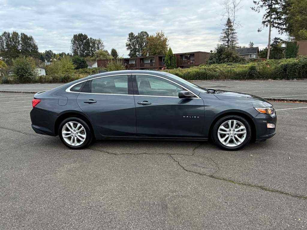 2021 Chevrolet Malibu Image 2