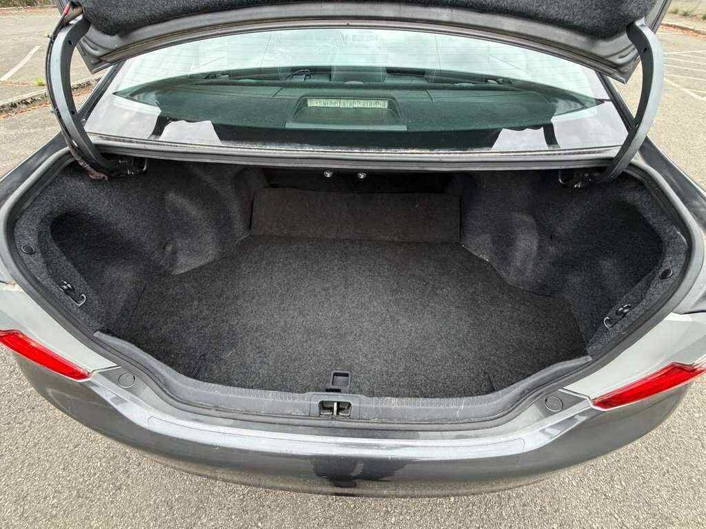 2012 Toyota Camry Image 17