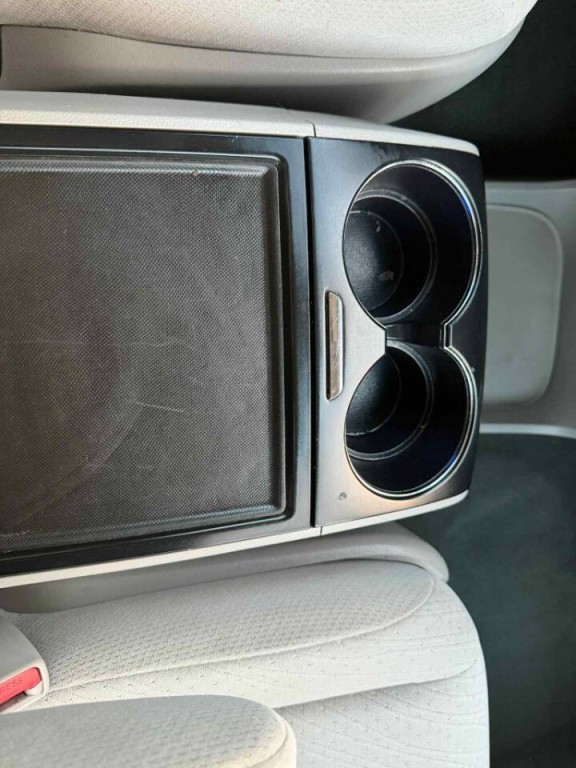 2016 Toyota Sienna Image 10