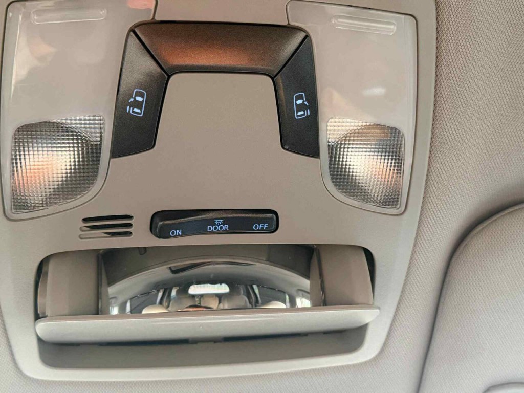 2016 Toyota Sienna Image 11