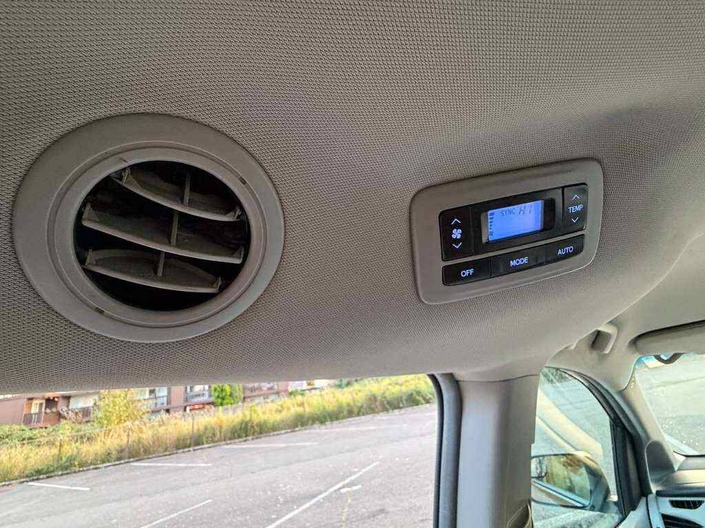 2016 Toyota Sienna Image 14