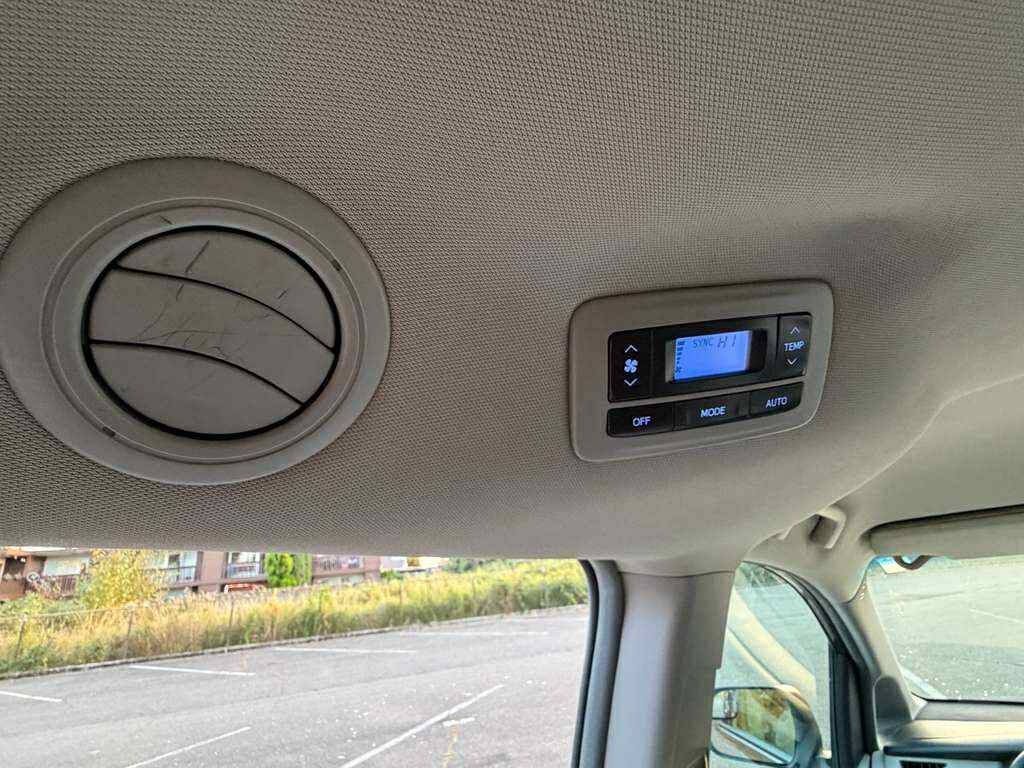 2016 Toyota Sienna Image 19