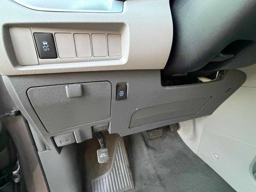 2016 Toyota Sienna Image 31