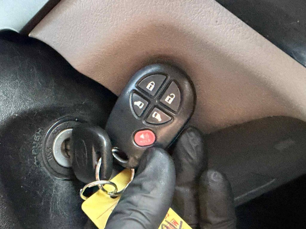 2016 Toyota Sienna Image 34