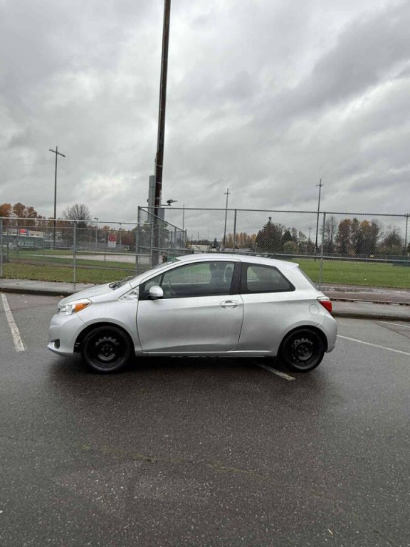 2014 Toyota Yaris Image 2