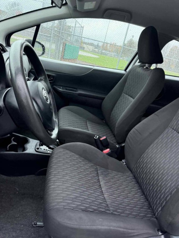 2014 Toyota Yaris Image 5